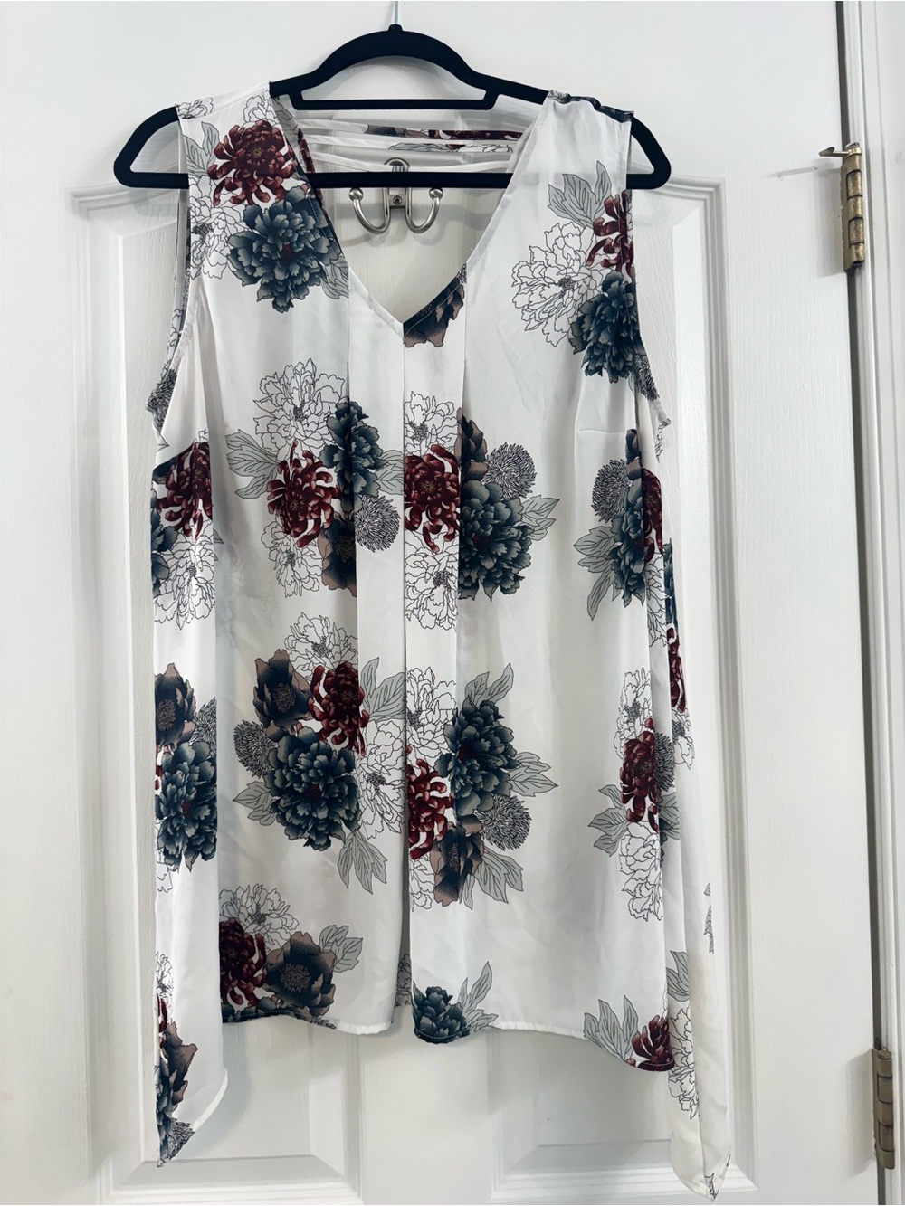 Daniel Rainn White Sleeveless V-Neck Top with Burgundy & Slate Floral Print